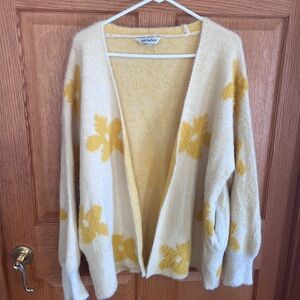 Davi & Dani thick & fuzzy Yellow Floral Women's Sweater